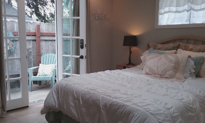 Pacific Grove House | Pacific Grove Studio/Cottage.