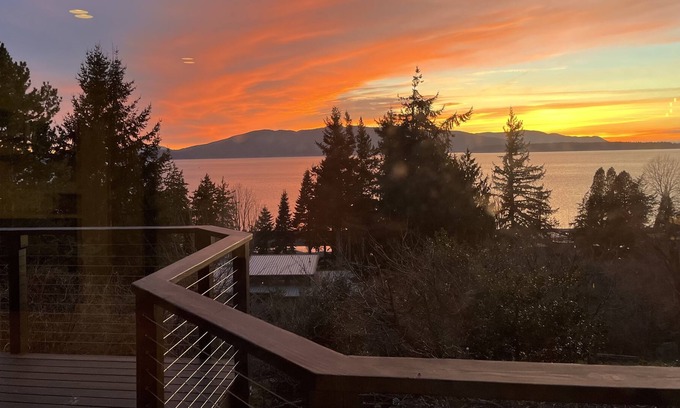 Edgemoor House | Pacific Northwest Retreat, Enjoy sunsets over island views