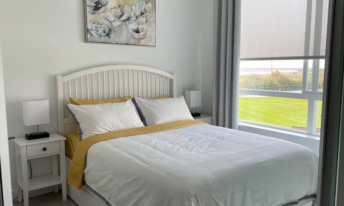 Tsawwassen Apartment | Pacific Ocean Breeze Retreat