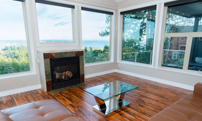 Colwood House | Pacific Outlook Retreat
