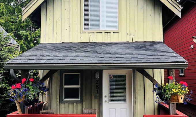 Ucluelet Cabin | Pacific Rim Cabin Cozy waterfront cedar cabin with hot tub. Pet friendly!