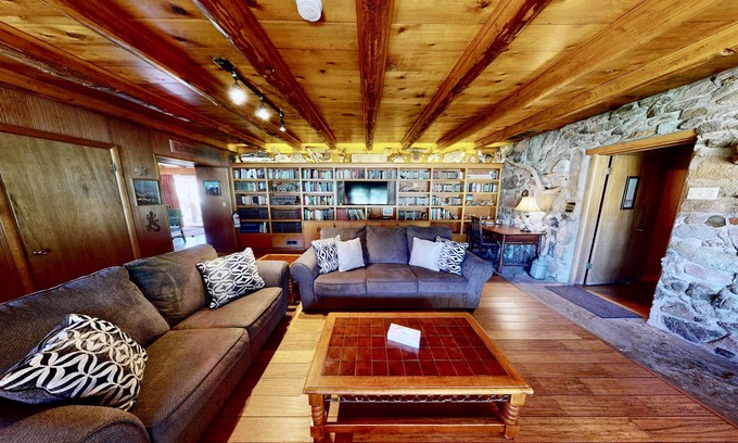Spanish Valley Cabin | Pack Creek ~ Ranch House | 3 Bed, 2.5 Bath