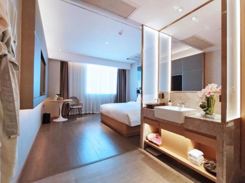 Panyu Hotel | Paco Hotel Guangzhou South Railway Station Panyu Changlong Branch