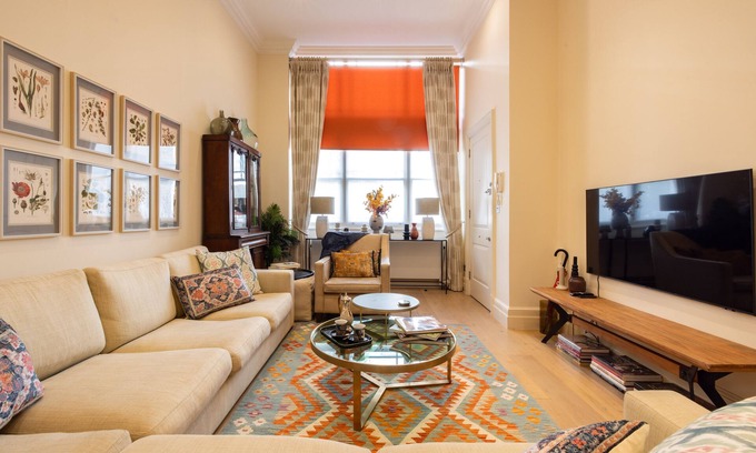 Paddington Apartment | Paddington Station 3-Bed 5-Guest Large Apartment in 1841 Victorian Pub