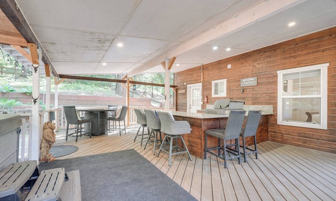 Glencoe House | Paddle or Swim in Community Lake: Arnold Retreat!