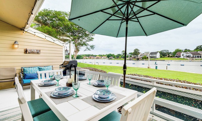 April Sound Condo | Paddleboards, Life Vests: Lake Conroe Getaway!