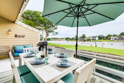 April Sound Apartment | Paddleboards, Life Vests Lake Conroe Getaway!