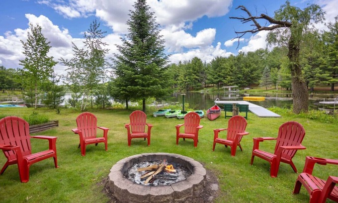 Oxford House | Paddler's Paradise at Lake McGinnis