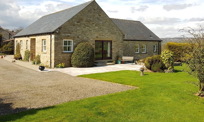 Middleham House | PADDOCK HOUSE, large family friendly, with fantastic views. Yorkshire Dales.