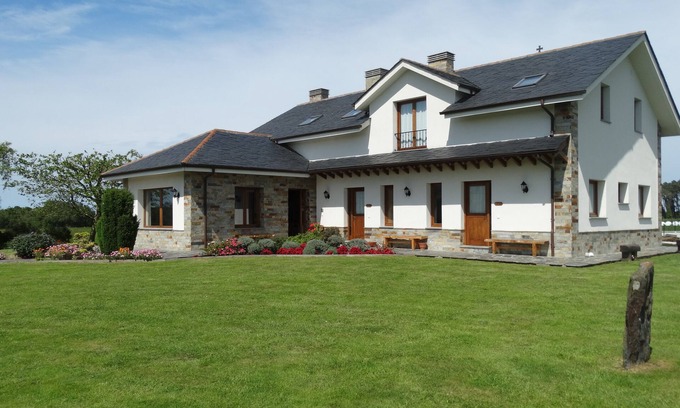 Navia Apartment | Paderne's Cross - Chestnut