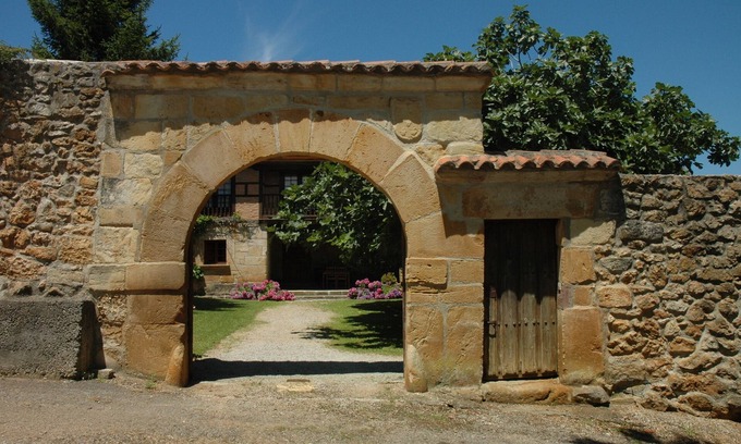 Alfoz de Lloredo Cottage | Padruno 3 apartments for 2/4 people