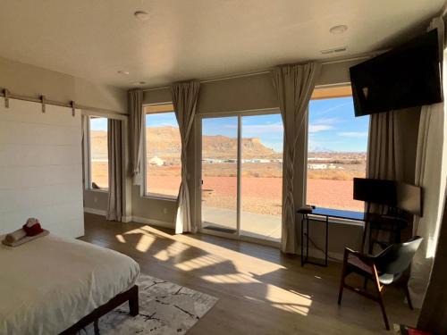 Big Water House | Page Arizona border town- Crimson Suite, Desert Canyon Getaway with views