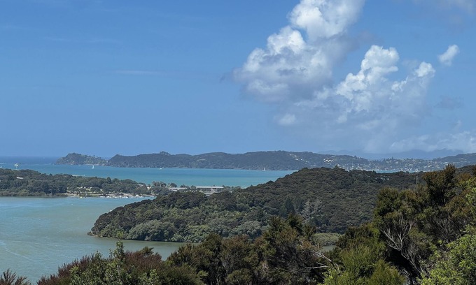 Haruru House | Paihia Sea views, 3 minutes drive to Paihia, 3 bed home