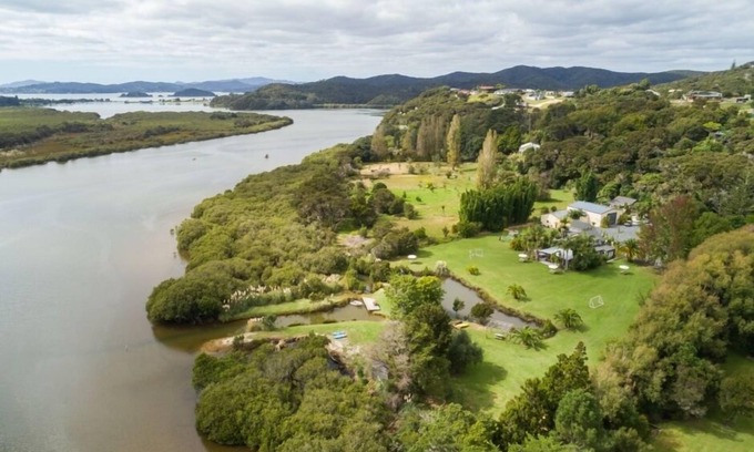 Haruru House | Paihia Waterfront Lodge, on the Waitangi River