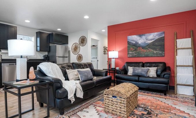 Kalispell House | Paintbrush Bliss | Downtown Kalispell Retreat | Hot Tub | Walk to Breweries & Shops