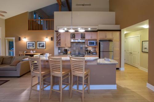 Madeira Park Resort | Painted Boat Resort Spa and Marina