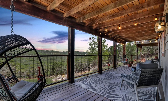 New Braunfels House | Painted Paradise Guest Suite | Romantic Hill Country Sunsets with a swimming poo