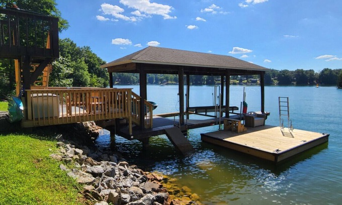 Westlake Corner House | Painted Sky Landing - Dog-friendly/Game Room/Water Toys