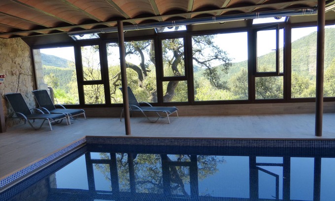 La Nou Cottage | Paissa, beautiful 6 bedroom house in complex with swimming pool, paddle. SPA