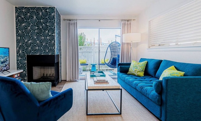 Galveston Condo | 𝐏𝐚𝐢𝐱 𝐁𝐥𝐞𝐮 𝐓𝐨𝐨 Coastal Condo| Pool |Pets