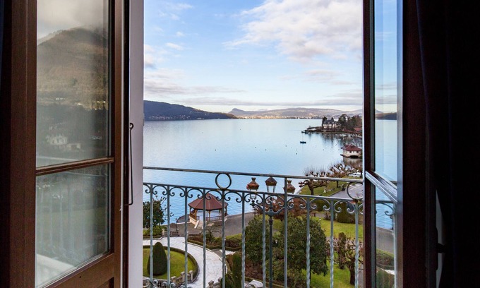 Menthon-Saint-Bernard Hotel | Palace de Menthon