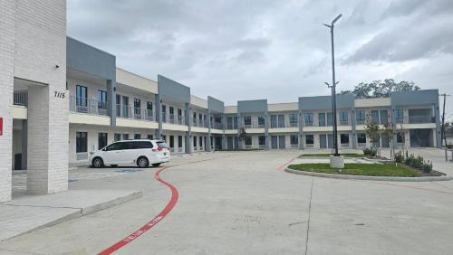 McNair Hotel | Palace Inn Baytown at Harrison st
