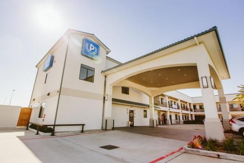 Spring Branch West Hotel | Palace Inn Blue City Centre