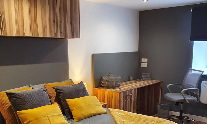 Huddersfield Apartment | Palace Studio 1 Bedroom Apartment self-contained