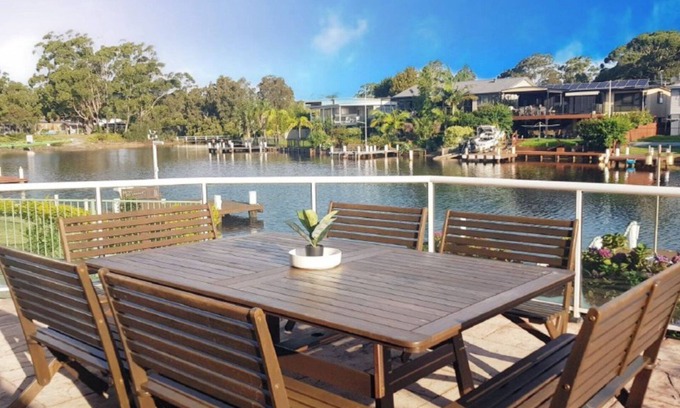 Sussex Inlet House | Palatial Multi-family Waterfront