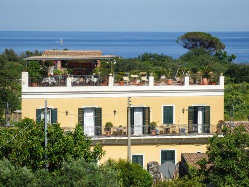 Scillichenti Bed & Breakfast | Palazzo Giovanni bed and breakfast