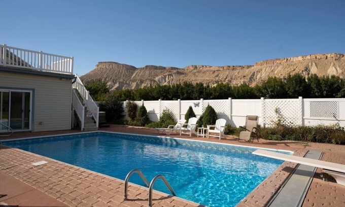 Palisade House | Palisade Peach Orchard Farmhouse w/Pool & Spa 18+