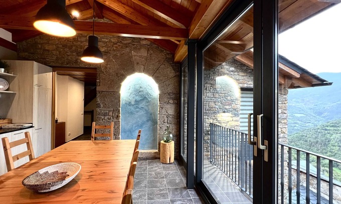 Sort House | Paller de Bordale