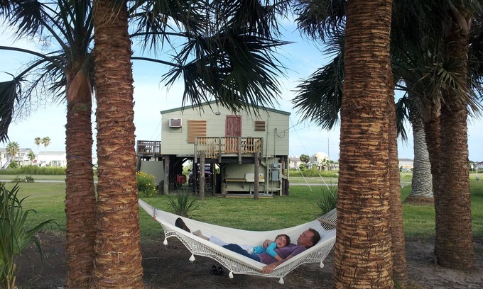 Pirates Beach Cottage | Palm Beach Afforable Fun Getaway! NEAR PIRATES BEACH