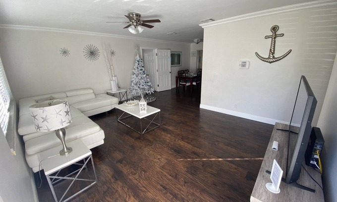 West Palm Beach House | ★ PALM BEACH VACATION HOME Disinfected 4BD 2 BR & GAME ROOM 🏝
