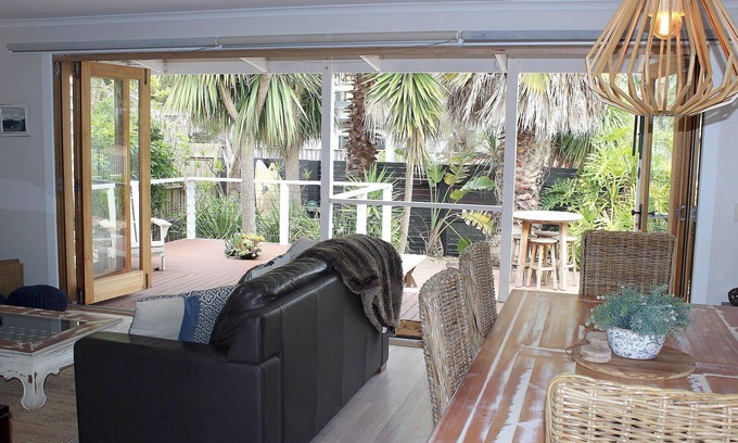 Sunset Strip House | Palm Breeze at Sunset Strip