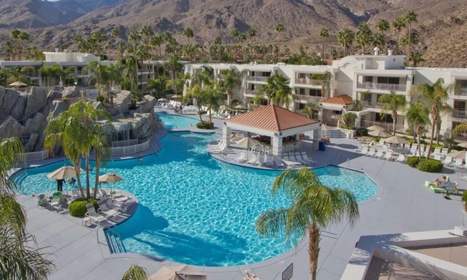 Canyon Corridor Resort | Palm Canyon Resort - Palm Springs, CA. 1 Bedroom Villa, 1 Bath. Sleeps 4