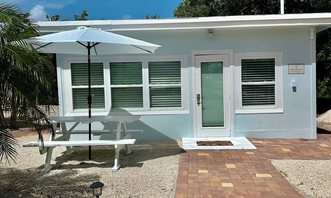 Summerland Key Cottage | PALM COTTAGE nSummer vacation Lobster and Fishing season!nsleeps 4