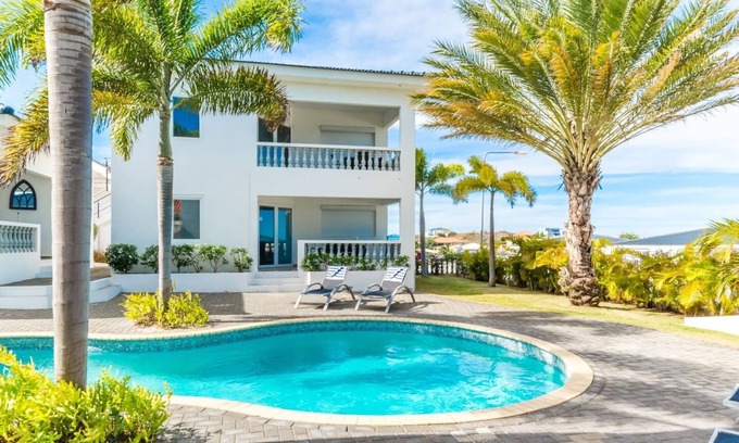 Jan Thiel Apartment | Palm Cottage: Tropical Hideaway in Jan Thiel District