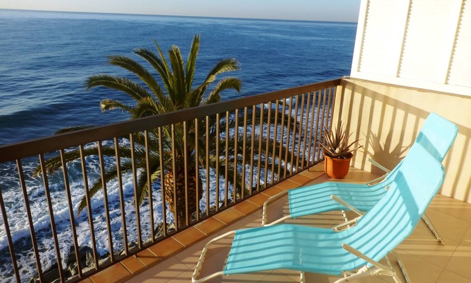 Sant Andreu de Llavaneres Apartment | Palm Garden, large Pool, nice local Beach, beautiful View @ Barcelona's door