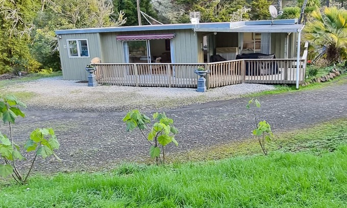 Auckland Cottage | "Palm Haven' Swanson,npeaceful semi-rural lifestyle living.
