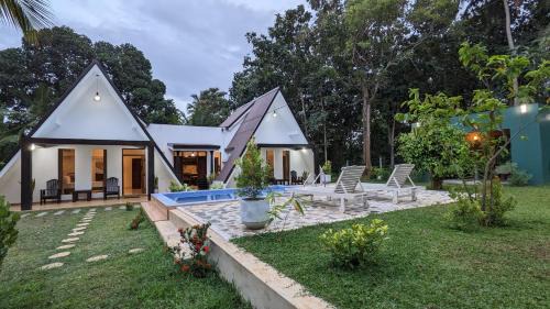 Medaketiya Villa | Palm serenity villa