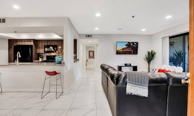 Racquet Club Estates Condo | Palm Springs 2-bedroom, 2 Bath Ground Floor condo. Garage. Pool, Hot Tub, Tennis