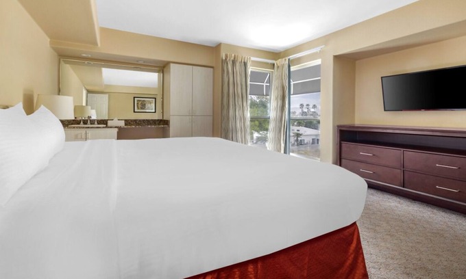 Canyon Corridor Resort | Palm Springs Getaway! 3 Amazing Suites w/ Stunning View | 2 Outdoor Pools