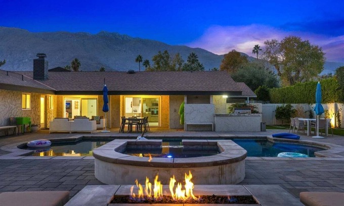 The Movie Colony House | Palm Springs Hot Spot - Luxury Desert Escape: Stunning Views & Resort-Style Amenities