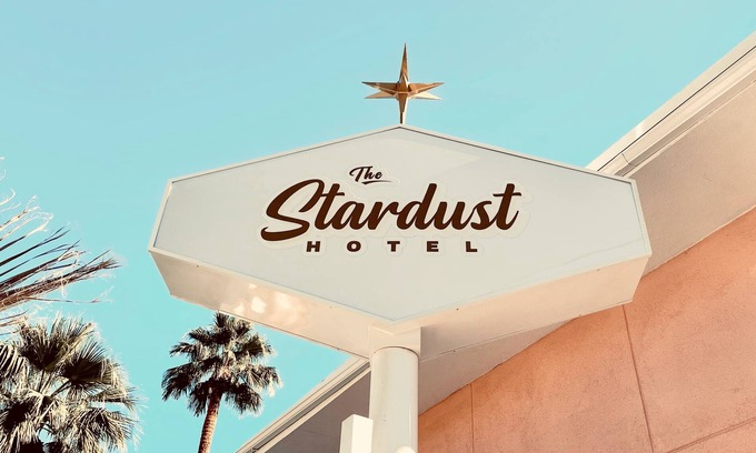 Tahquitz River Estates Hotel | Palm Springs' hottest new boutique hotel can be all yours. Sleeps up to 22 VIPs