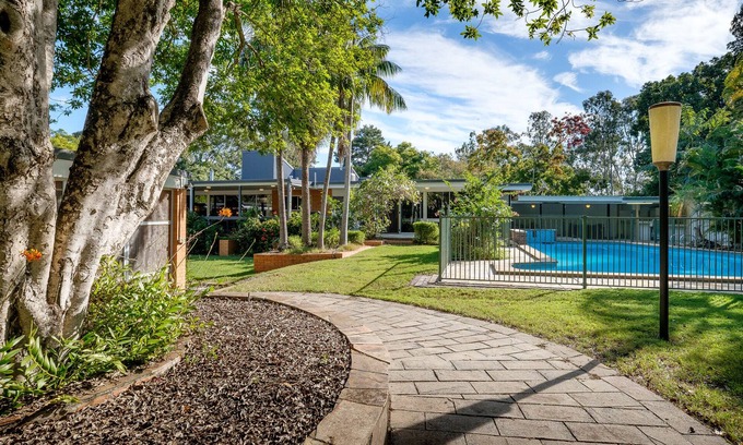 Brisbane House | Palm Springs Resort Style Estate - 9 Bedrooms, 2.5 Acres, Pool, Spa, Games Room