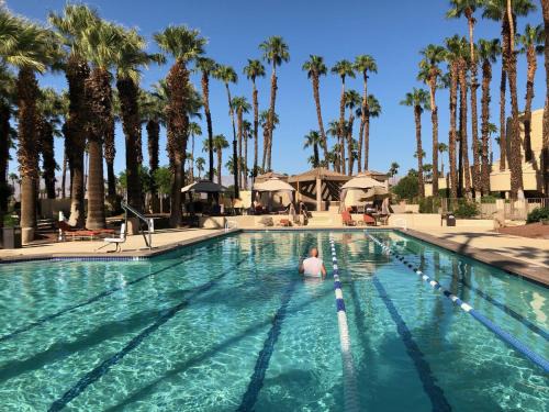 Palm Desert House | Palm Valley Country Club, Pickleball, Tennis, Gym, Clubhouse, Swimming Pools, Lux, Spac 2 Bdrms Den 2 Ba
