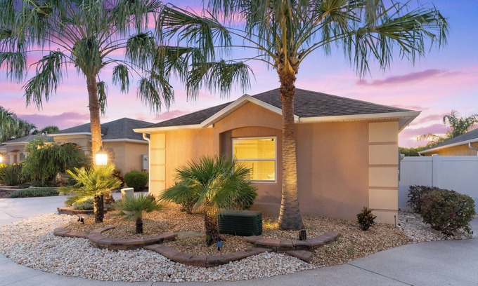 Fruitland Park Villa | Palm Villa Retreat with Golf Cart in the heart of the Villages!!