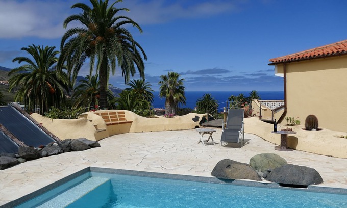 Brena Alta Apartment | Palmasol: quiet, central, idyllic garden, pool, children, long-term tenants