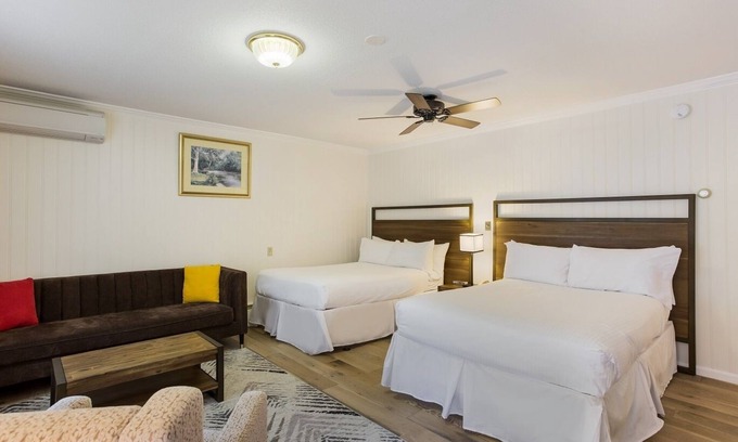 Manchester Center Resort | Palmer House Resort - Deluxe Two Double Beds 1